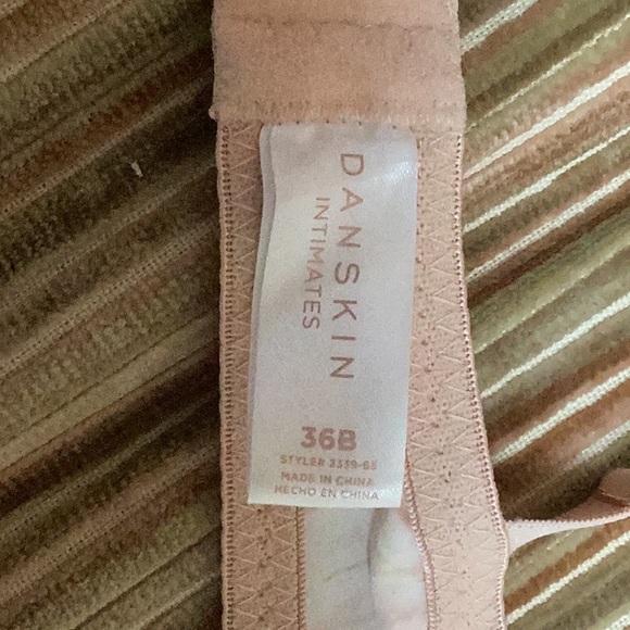 Danskin NWOT two bras 36B brown and blush beige design 3 hook T-shirt bra - Picture 8 of 10